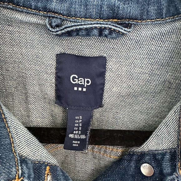 GAP Women's Blue Denim Jacket Classic Trucker Jean Jacket - Picture 4 of 5